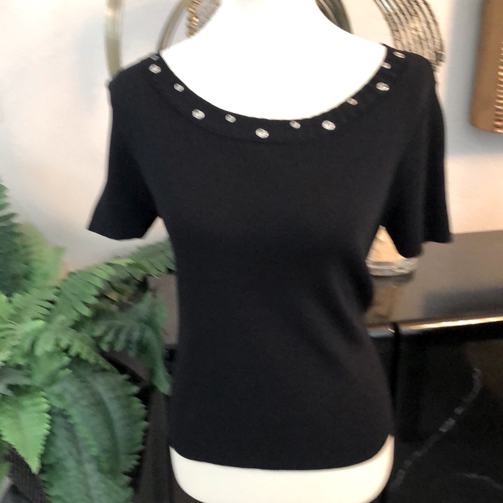 SZ M Hannah Jones Black Top